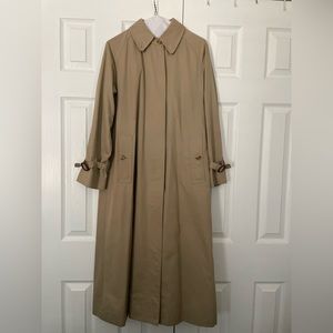 Vintage Women’s Burberrys Trench Coat- fits like a size 10.